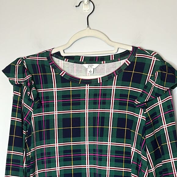 Crown & Ivy Julianna Ruffle Shoulder Top Size Large Green Plaid Preppy Holiday - Picture 2 of 7